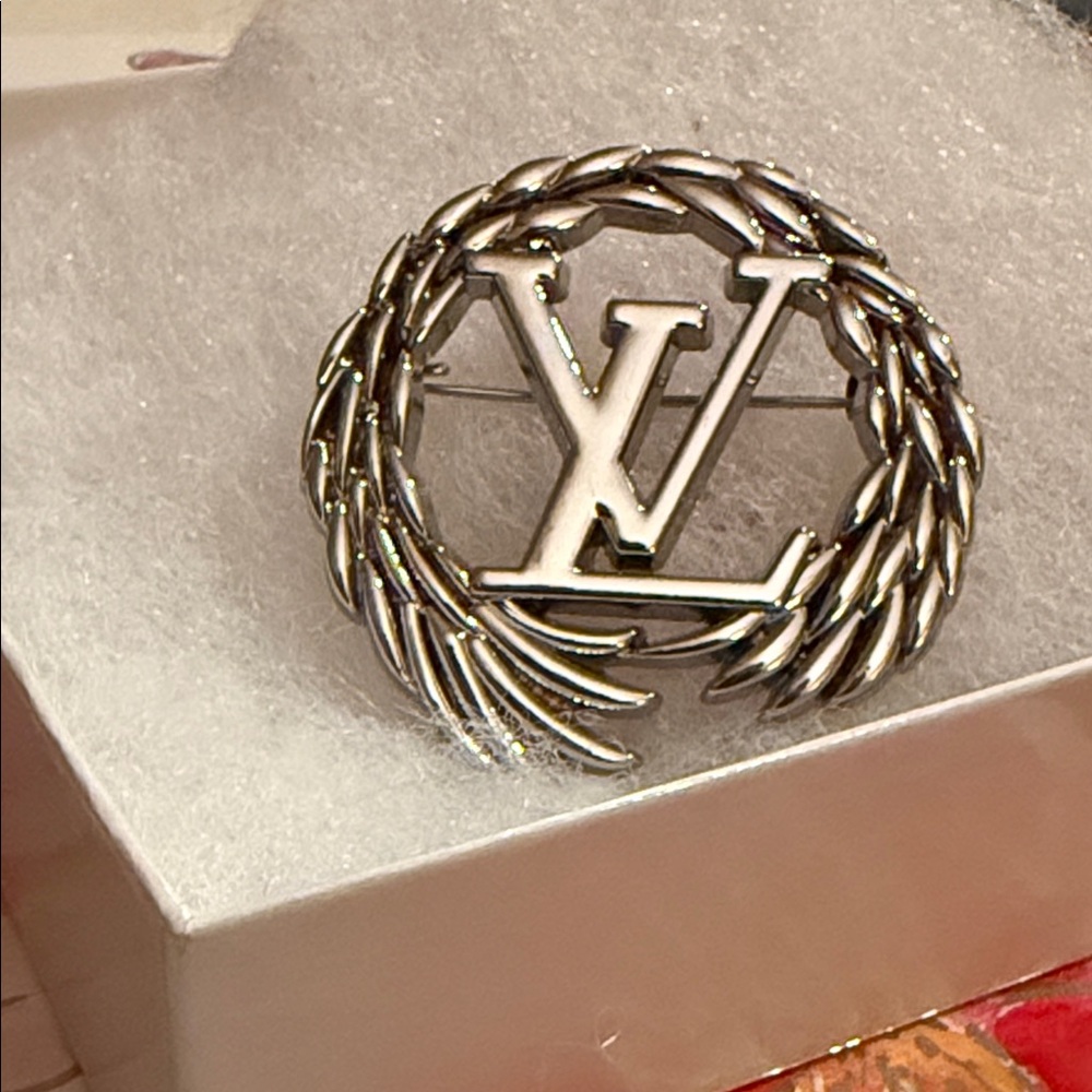 Silver Fashion Jewelry Logo Brooch - Picture 5 of 10